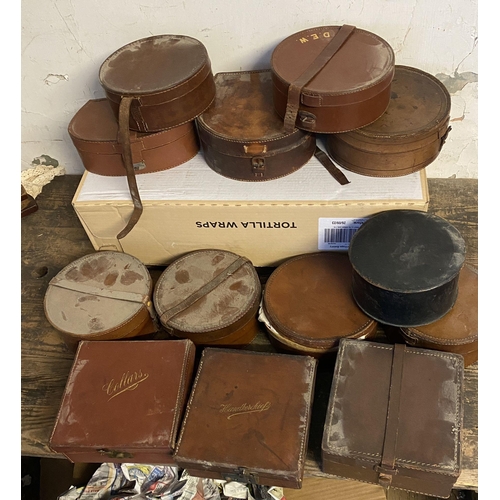 621 - Collection leather collar boxes