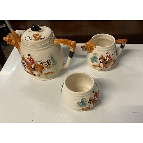 737 - 3 pc pottery hunting teaset