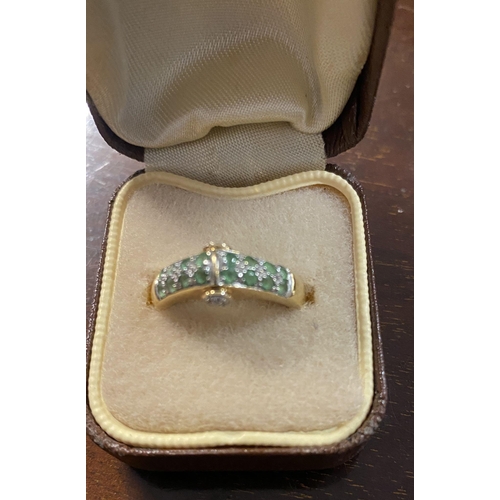 748 - 18 ct gold emerald & diamond ring