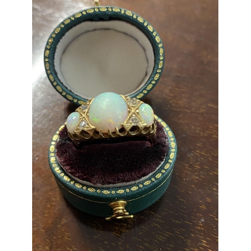 749 - 18 ct gold opal ring