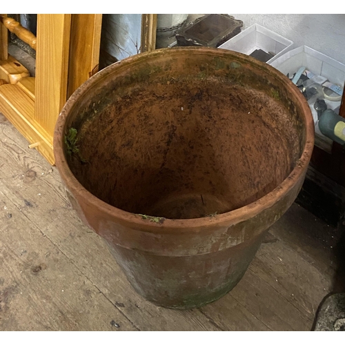 802 - Large terracotta plantpot