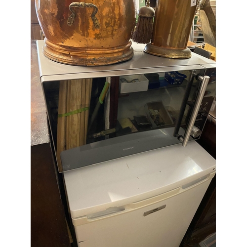 841 - Kenwood microwave