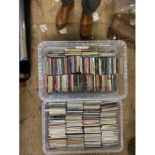 864 - 2 boxes CDs