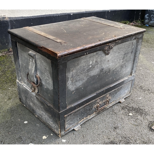 939 - Victorian painted Gothic style carpenters trunk with fitted interior