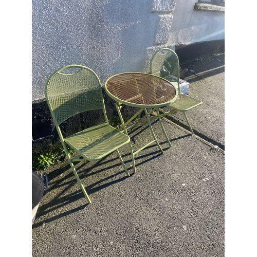 1127 - Bistro table & 2 chairs