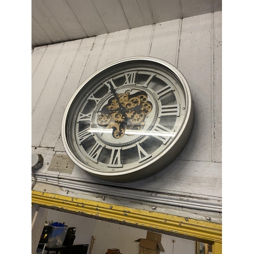 634 - Decorative clock