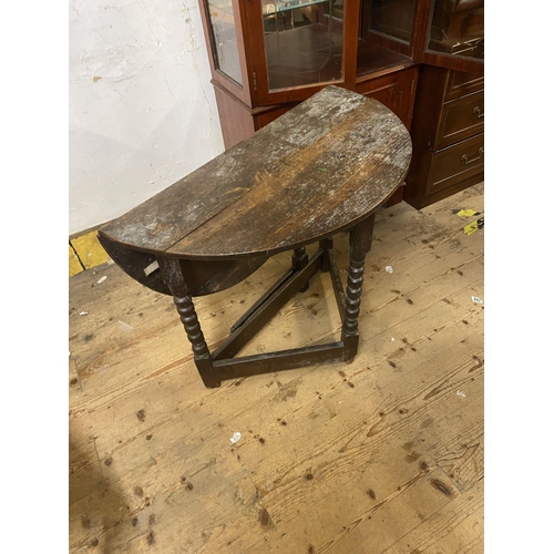 142 - 18th century oak table