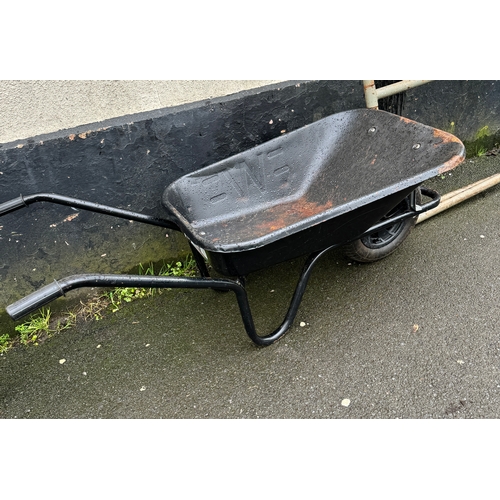 1049 - Wheel barrow