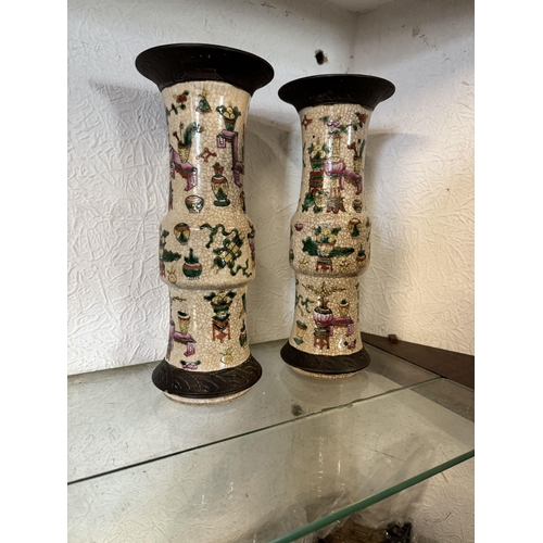 751 - Pair antique Chinese vases