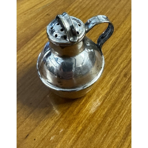 184 - Smal silver pepper