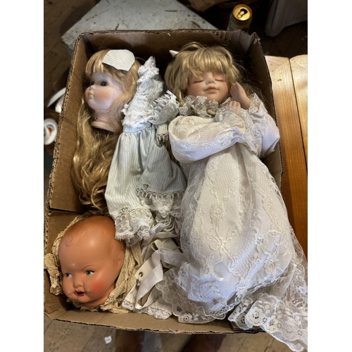 230 - Box dolls