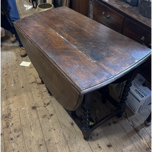 285 - Oak gateleg table