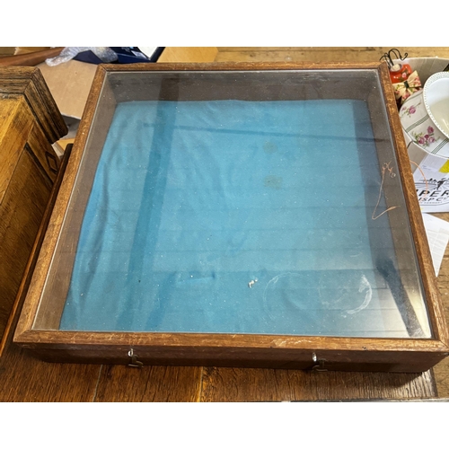 346 - Display case