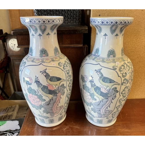 138 - Pair vases