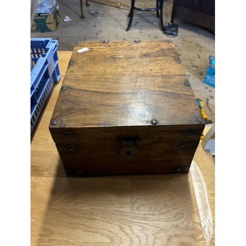 37 - Teak box