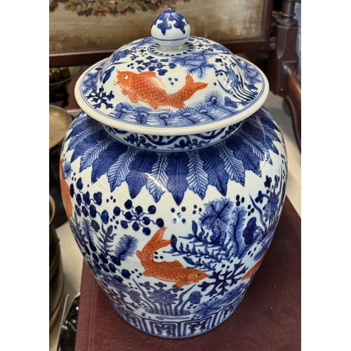 761 - Large chinese 19th century blue & white Jar with lid