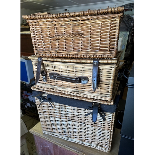 626 - 3 wicker picnic hampers