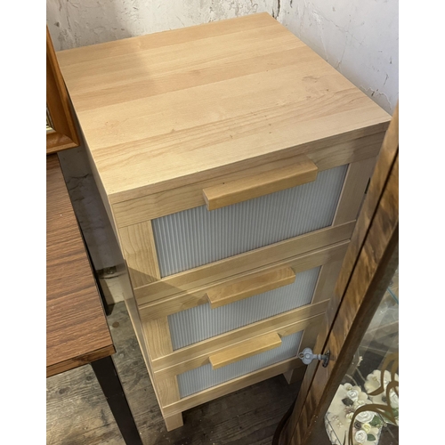 677 - Chest 3 drawers