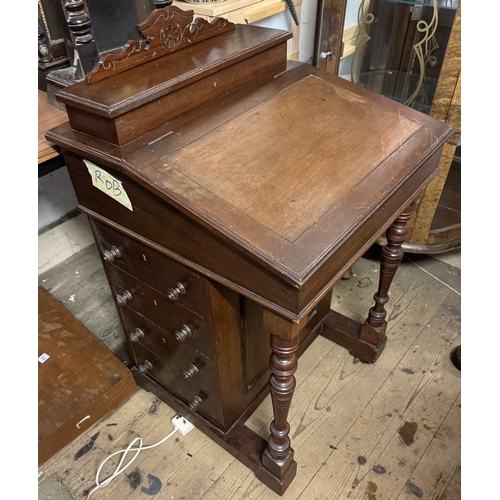 685 - Edwardian mahogany Davenport