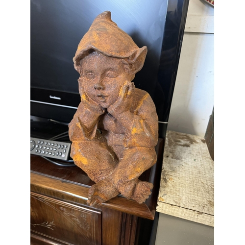 Cast iron pixie