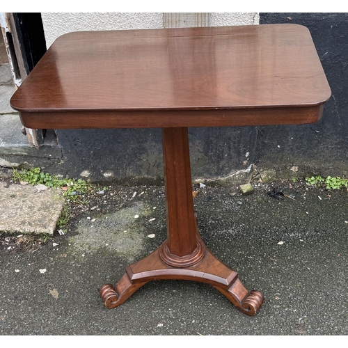 494 - Victorian mahogany pedestal table