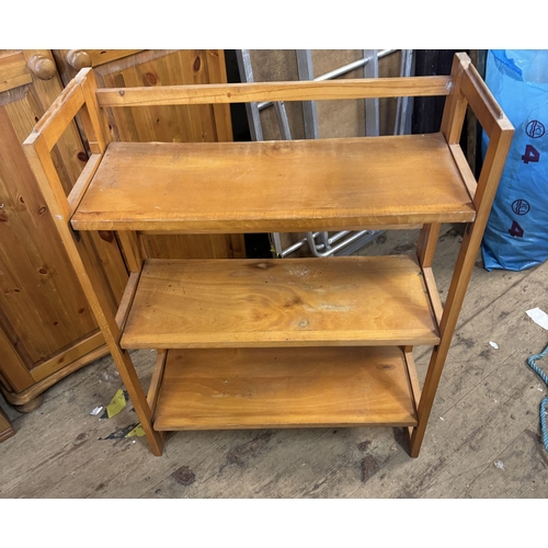 715 - Folding bookcase