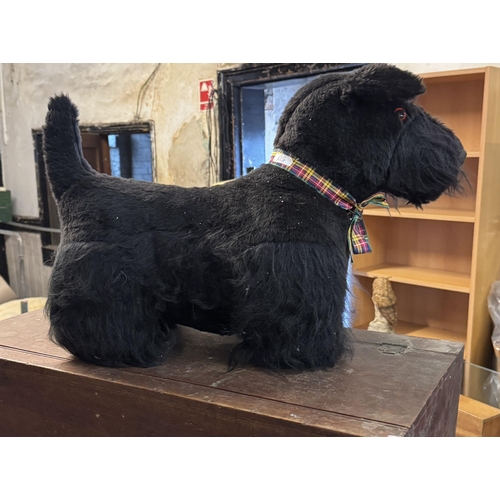 734 - Large Scottie dog