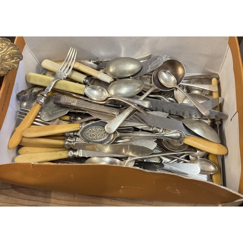 743 - Box cutlery