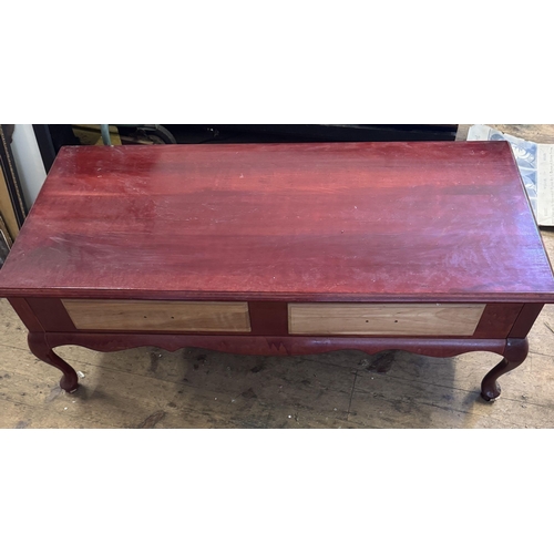 759 - Coffee table