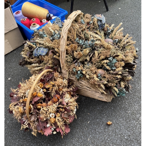 557 - 2 baskets dried flowers