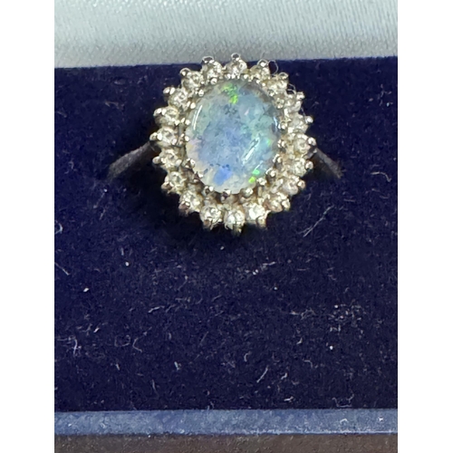 677 - 9ct gold opal ring