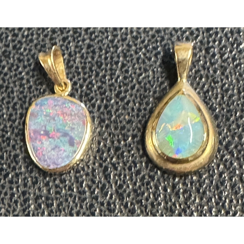 680 - 2 9ct gold opal drops