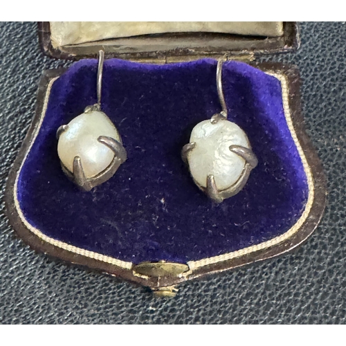 690 - Pair silver & pearl earings