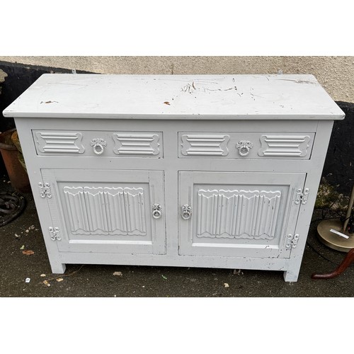 843 - Painted sideboard