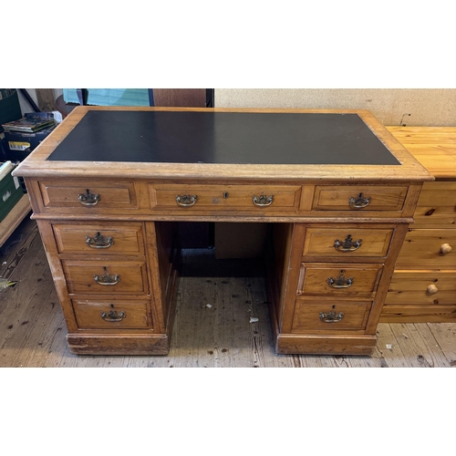 106 - Victorian pedestal desk