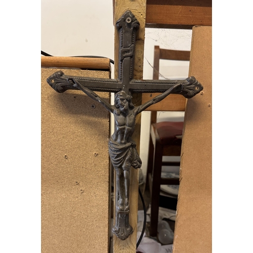 115 - Metal crucifix