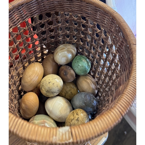 65 - Basket marble eggs