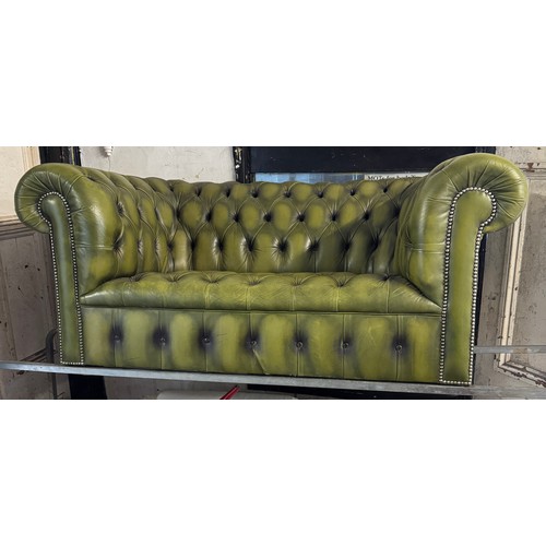 946 - Leather chesterfield settee