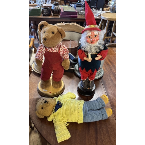 291 - 2 autometer figures & bear