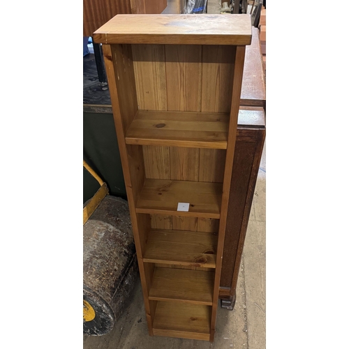 1095 - Small pine book shelves