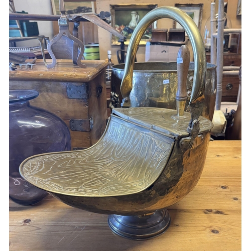 298 - Victorian brass coal scuttle