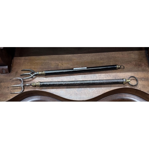 306 - 2 toasting forks