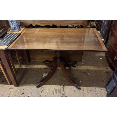 310 - Mahogany pedestal dining table