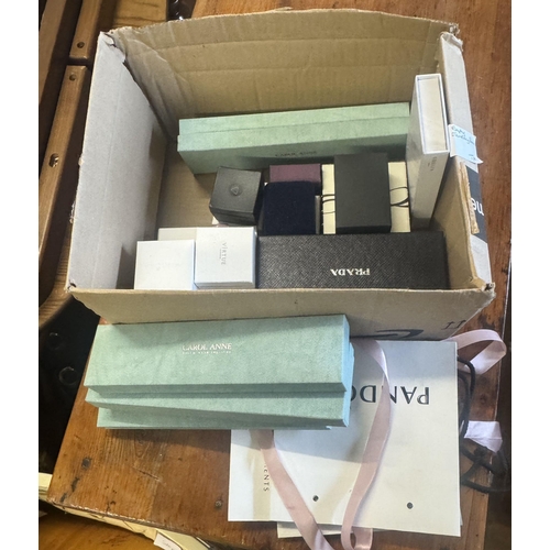 335 - Empty jewellery boxes