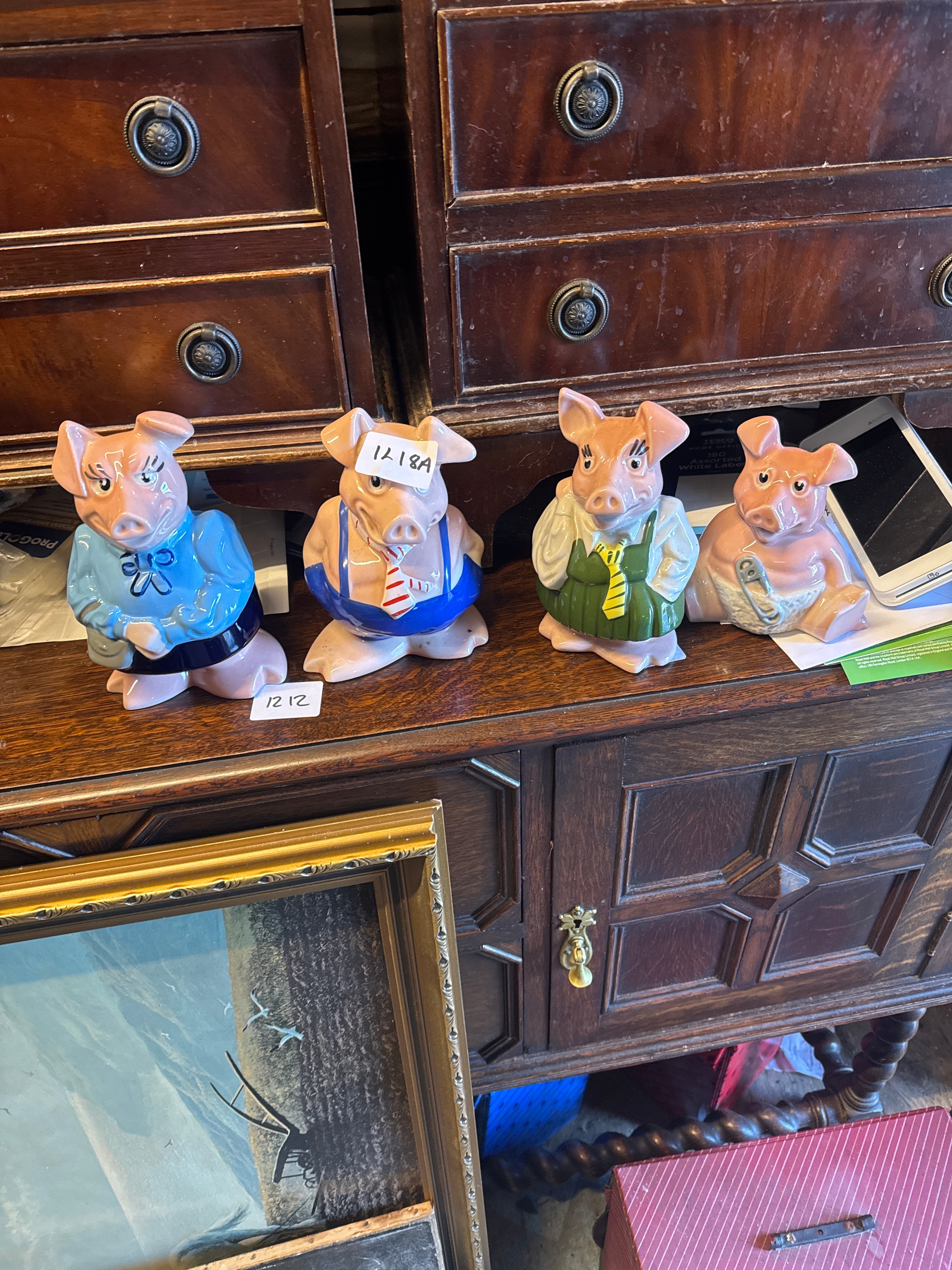 4 wade pigs