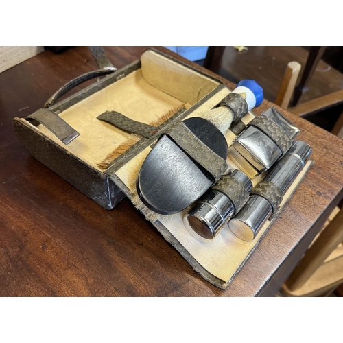 215 - Cased gentlemans brush set