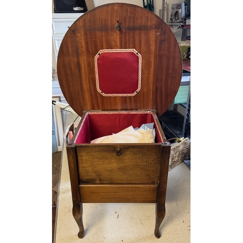291 - Vintage sewing table