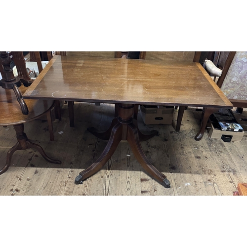 301 - Pedestal dining table