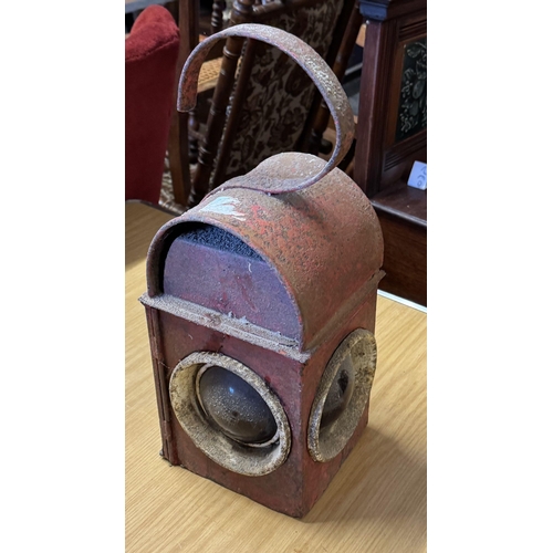 335 - Vintage road lamp