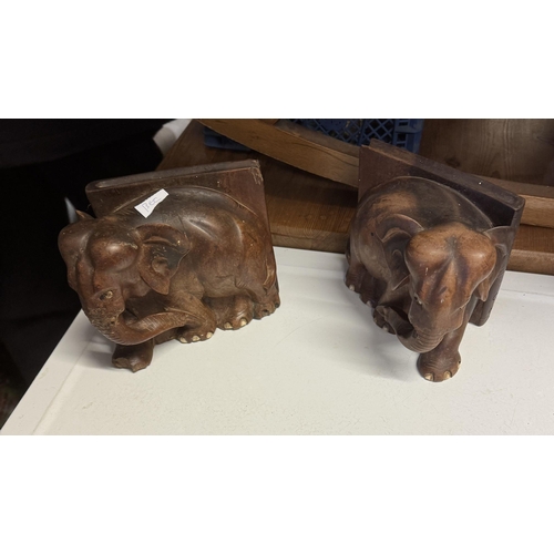 421 - Pair elephant bookends